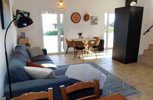 Kefalas Villa | A 3 bedroom villa w/ pool, sea views, privacy, & walk to tavernas & minimarkets