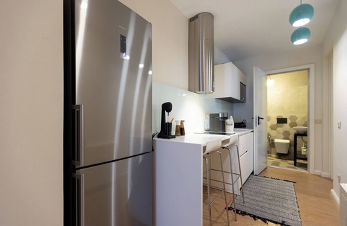 Plaka Apartment | A Blend of Art & Architecture in Center by etouri