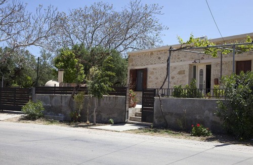 Drapanias Cottage | A fully renovated stone-built house of 1900.