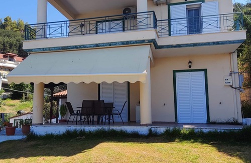 Parga Villa | A House close to the beach,with infinite view and quiet for families/friends