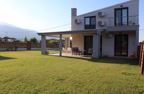 Skotina House | A small, ideally located resort with private pools.
