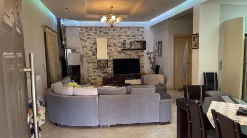 Mbrostar-Urë Villa | A two-story villa located on the outskirts of Vlora