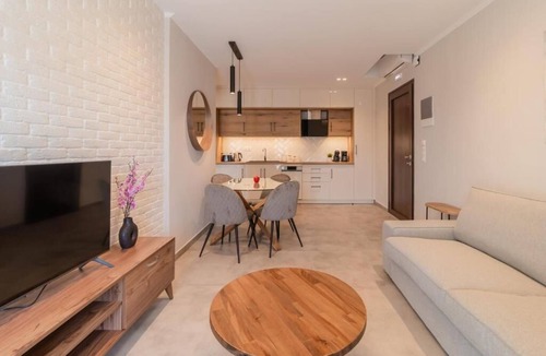 Roda Apartment | A2: Single Bedroom Suite on a Suite Complex