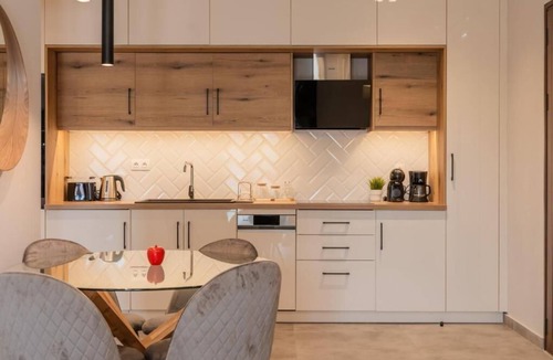 Roda Apartment | A2: Single Bedroom Suite on a Suite Complex