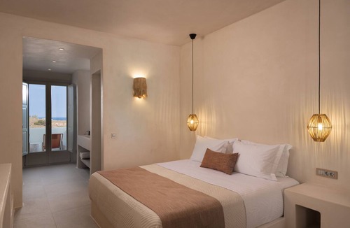 Tholos Hotel | Acanthus Oia-Suites With Private Hot Tub