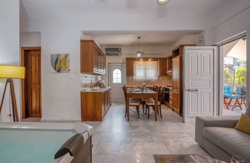 Kotsiana House | Achilleas Deluxe Apt-JACUZZI-Parking A village 2km from beach! Pet Friendly -