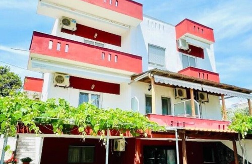 Potos Apartment | Achinora Potos Triple Room With Balcony