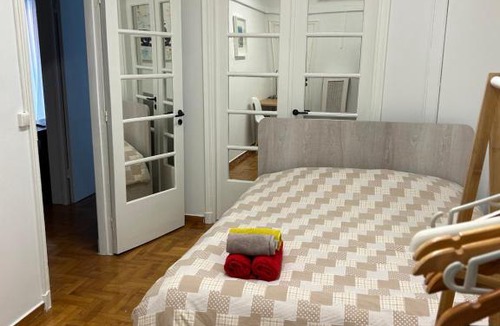 Omonia Apartment | Acropolis View and Walking Distance 4 bd Flat