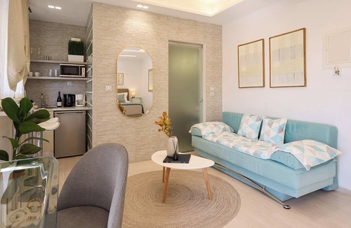 Omonia Apartment | Acropolis View Studio 8th Floor, Wake Up to the Parthenon.