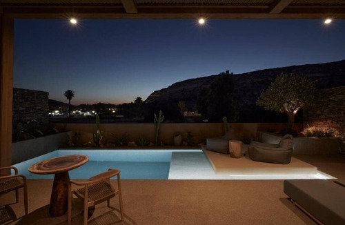 Matala House | Adama - Luxury Junior Suite with Private Heated Swimming Pool