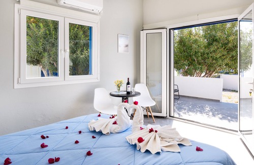 Perissa Apartment | Aegean Blue Santorini Perissa near the Beach with Private Terrace & Wi-Fi
