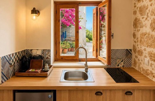 Amnatos Apartment | Aerida GuestHouse Of Stone - Natali Cozy Suite