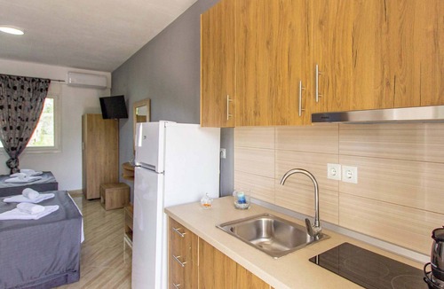 Asprovalta Apartment | Aigli Garden Getaway, Nest Close to Vrasna Beach