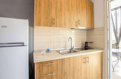 Asprovalta Apartment | Aigli Garden Getaway, Nest Close to Vrasna Beach