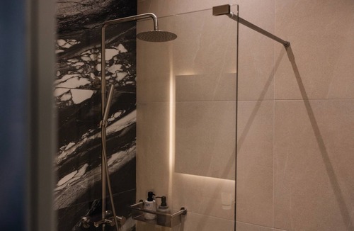 Monastiraki Hotel | Airy Athens Suites - Deluxe Double Room in the Heart of Syntagma