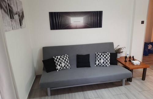 Ioannina Apartment | AkisPlace. 3 bedroom apt fully rennovated, cozy and comfortable place to stay.