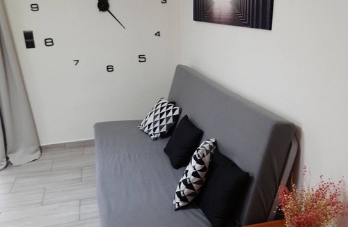 Ioannina Apartment | AkisPlace. 3 bedroom apt fully rennovated, cozy and comfortable place to stay.