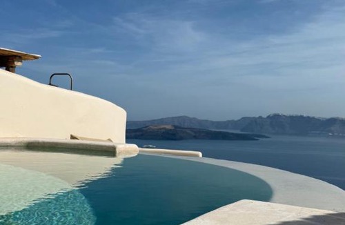 Akrotiri Villa | Akrorama private villas and suites