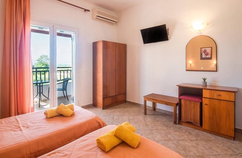 Ag. Georgios Apartment | Aleka Apartment 5 with Sea View, Terrace, Balcony & Wi-Fi