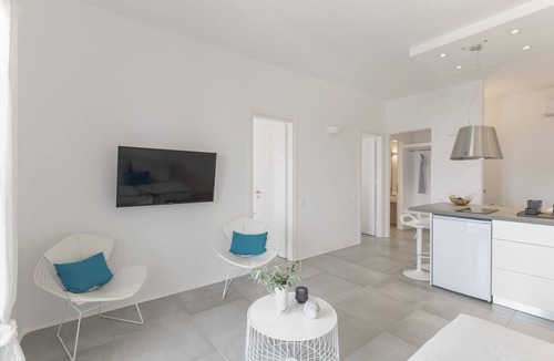 Drios House | Alexander Suites
