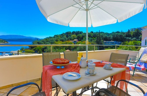Agios Stefanos Apartment | Alexandra Bay Front in Άγιος Στέφανος