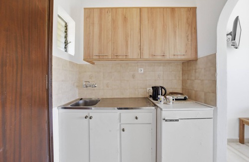 Melikia Apartment | Alexandra Studio 10 Apartment with Private Balcony & Wi-Fi