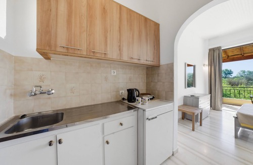 Melikia Apartment | Alexandra Studio 10 Apartment with Private Balcony & Wi-Fi