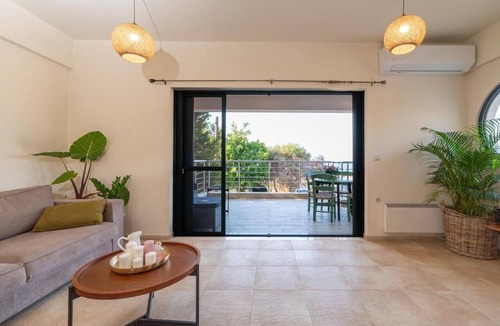 Vathianos Kampos Villa | Alice On The Rocks Villa with Sea View, Wi-Fi, and Air Conditioning