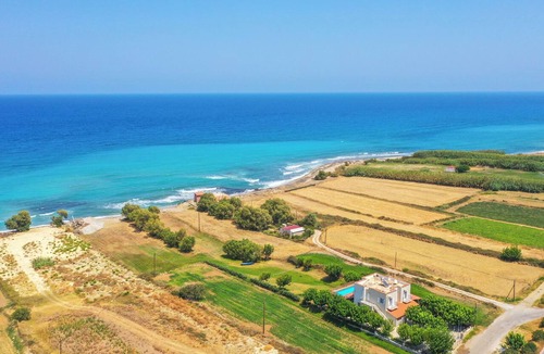 Georgioupolis Villa | Alkioni Villa, Steps from the Sea, Villa