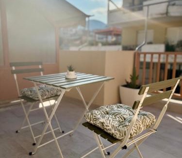 Xanthi Apartment | All Season - Autumn Room
