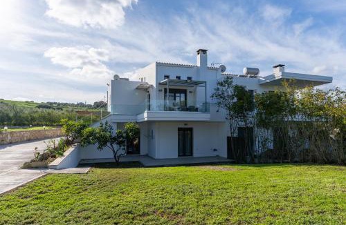 Adelianos Kampos Villa | All White Villa
