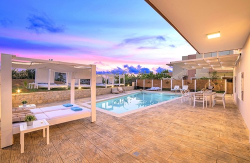 Kavros House | Allas Villa Heated Pool