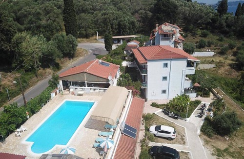 Dafnata Apartment | Alluring apartment in Mpenitses with shared pool