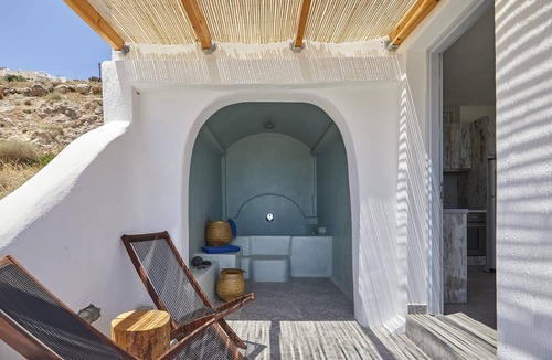 Santorini Apartment | Alluring Santorini Suite | Thalassa Pearl Suite |Breathtaking Seaviews