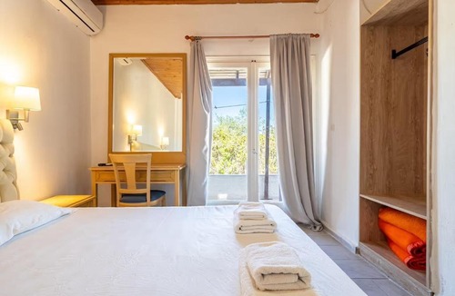 Molos Apartment | alykes family resort 1
