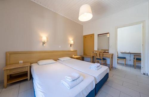 Molos Apartment | alykes family resort 1