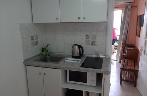 Dafnata Apartment | Amazing apartment in Mpenitses with terrace