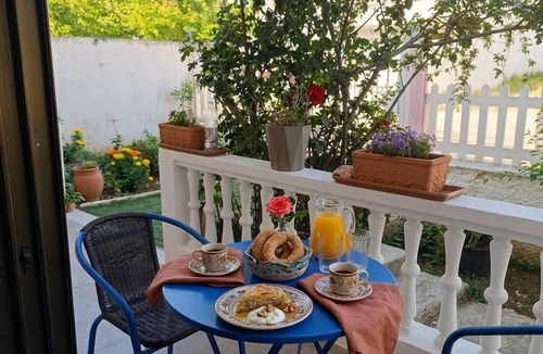 Spata-Artemida House | Anatolis Apartment: Near Airport, Rafina Port & Beach