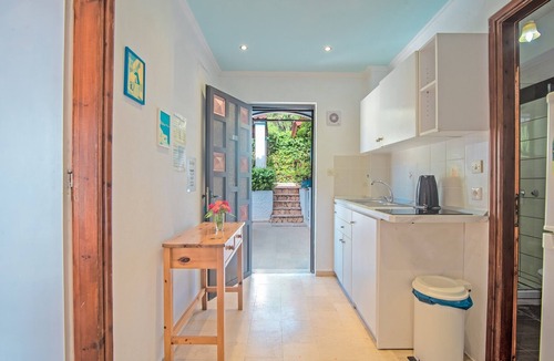 Dafnata Apartment | Andromaches Apartment Sea View 2 with Sea View, Wi-Fi and Air Conditioning