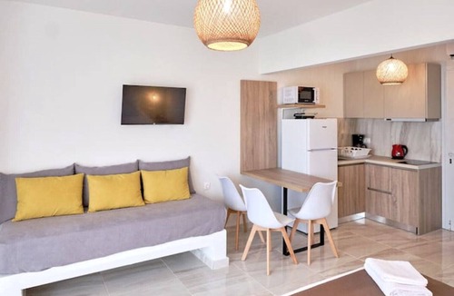 Khondros Apartment | Andromeda-Deluxe apt 50m from the beach, sea view
