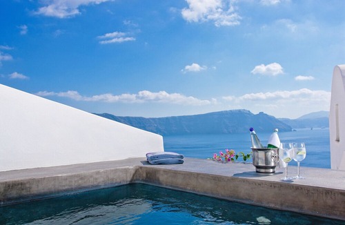 Oia Hotel | Andronis Luxury Suites