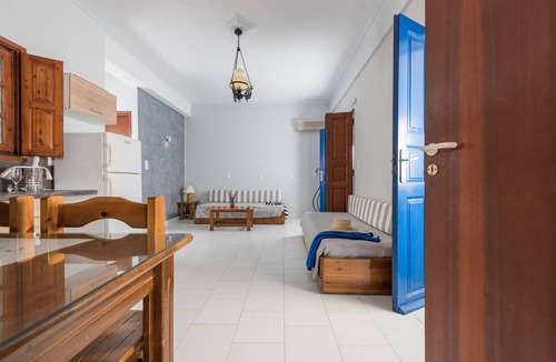 Perissa House | Anezina Villas