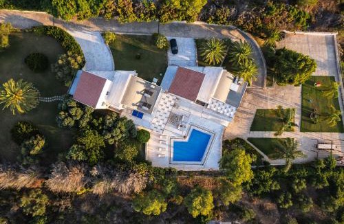 Akrotiri Villa | Angels Villa - 8-Bedroom Estate Ideal for Groups & Families by etouri