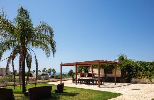 Akrotiri Villa | Angels Villa - 8-Bedroom Estate Ideal for Groups & Families by etouri