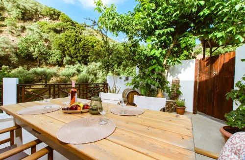 Perivolia Apartment | Anna's Village House