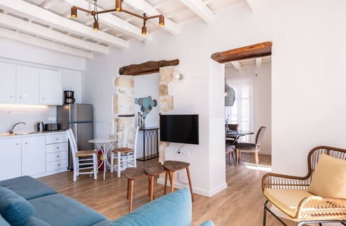 Old Town Rethymnon Apartment | Anne Apartment, cosy apartment in the Old Harbour!