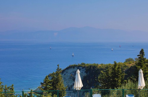 Koutsi Apartment | Antigoni Villa Tria in Longos