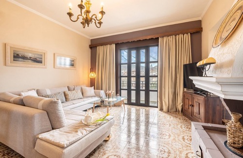 Archangelos Apartment | Apartment 'Afentika Grand Flat' with Mountain View, Wi-Fi and Air Conditioning