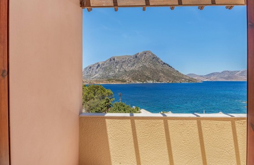 Kamari Apartment | Apartment 'Amphitrite -' with Sea View, Wi-Fi and Air Conditioning