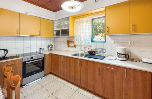 Dafnata Apartment | Apartment 'Andromaches Family Room with Balcony' with Sea View, Wi-Fi and Air Conditioning